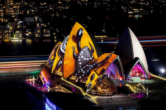 vivid_sydney_2016_sydney_opera_house_songlines_credit_destination_nsw_jh_002