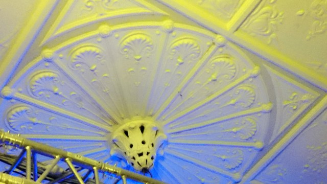 plastre ceiling with rigging.JPG