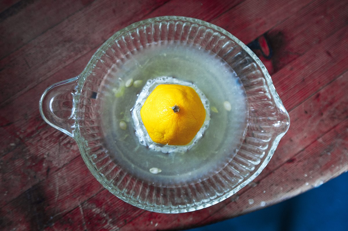 1200px-Lemon_juice